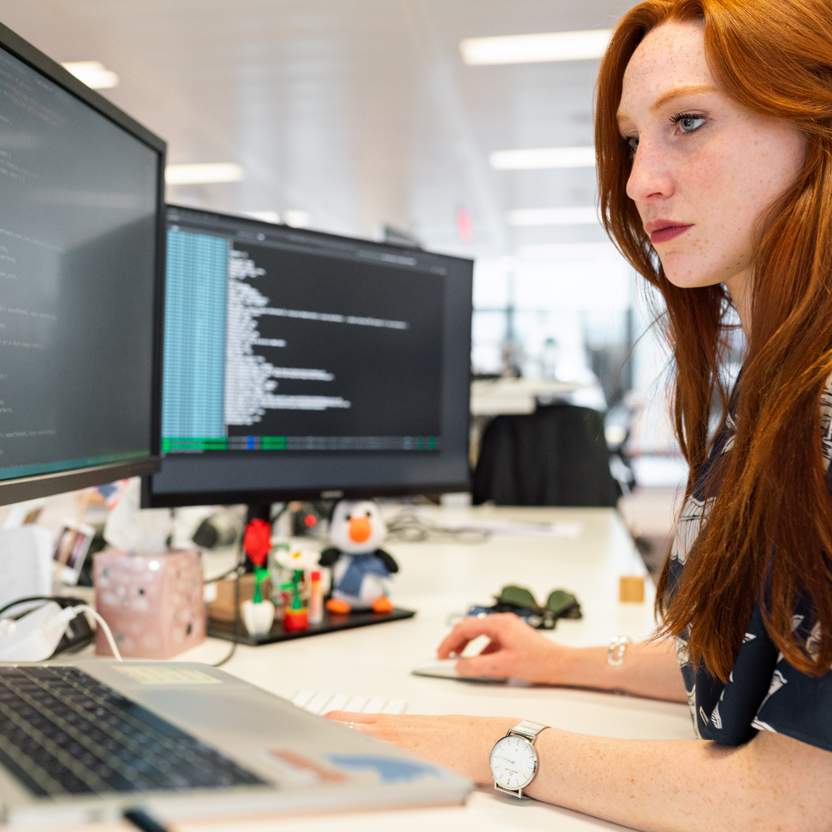 Praca dla klientów zagranicznych na B2B – ubezpieczenie i ryzyka prawne dla polskiego programisty